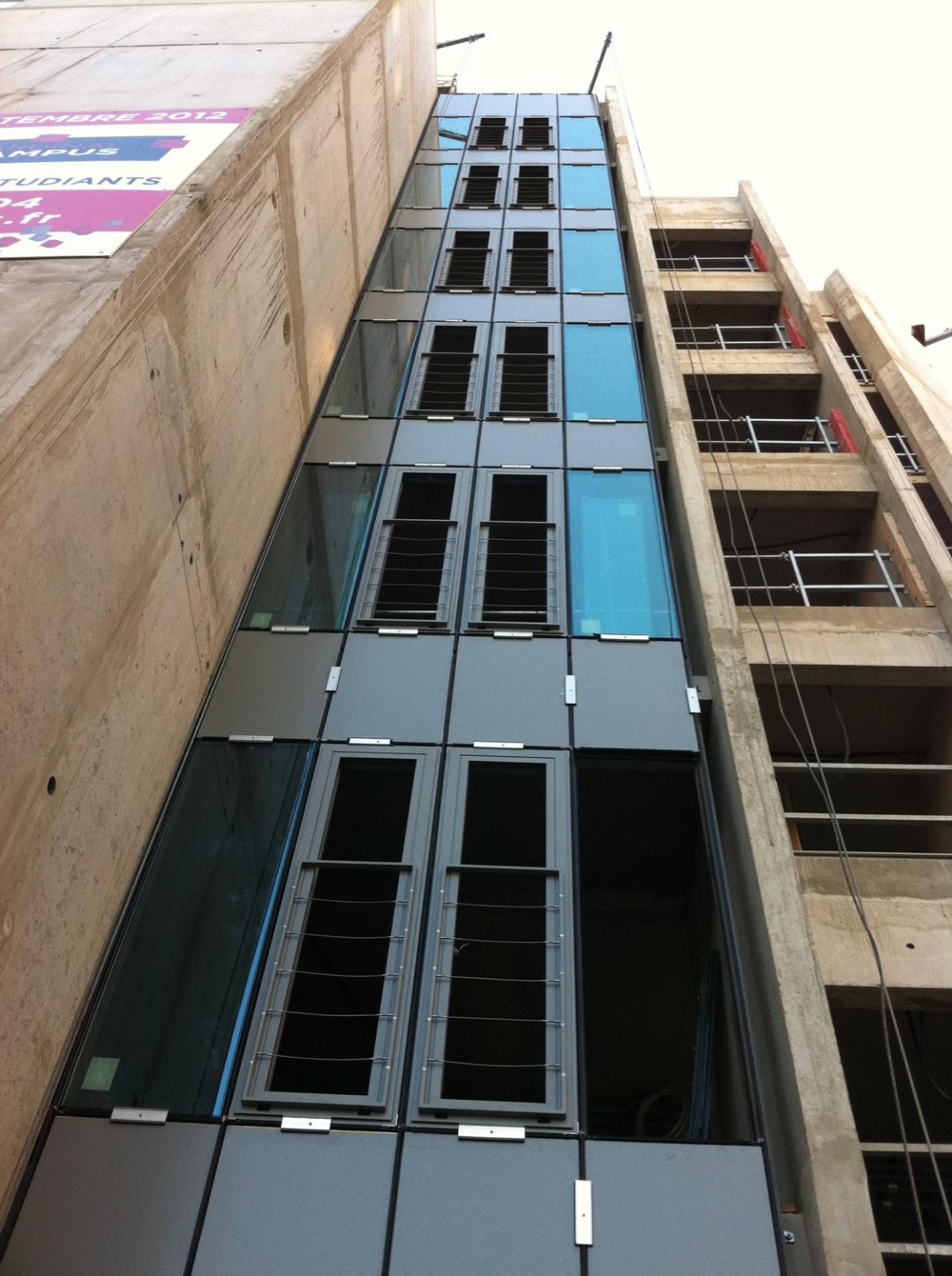 Façade vitrée technique et sécurisée